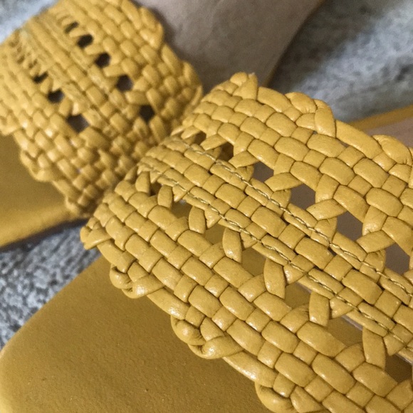 Yellow snake print woven ankle strap sandals 7.5 mustard python evolve NEW 🐍 - Picture 6 of 11